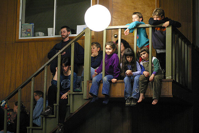 kids-on-stairs